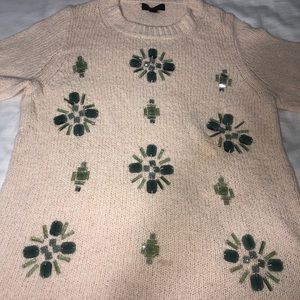 Short sleeved sweater with flower gems